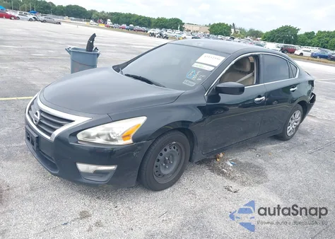 2015 Nissan Altima 2.5 S z USA, uszkodzony, nr VIN 1N4AL3AP1FC180644